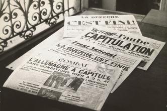 WWII / German Surrender / French Newspaper / Photo 1945
