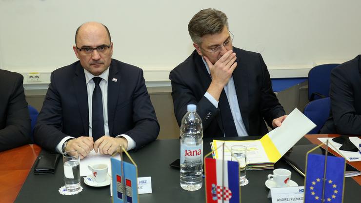 Brkić i Plenković na sjednici Nacionalog vijeća HDZ-a