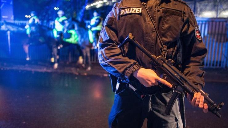Policajac s puškom
