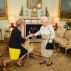 Kraljica i Theresa May